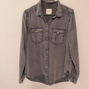 American Eagle dark grey button up women’s shirt